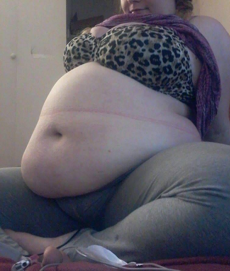 princessfattyashley: Sooooo full! I ate 3 large baked potatoes while I was waiting