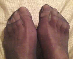sohard69black:  For you foot lovers