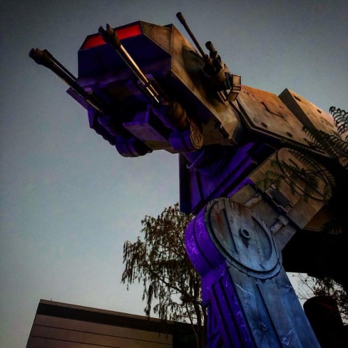 Pew Pew . . . #atat #starwars #hollywoodstudios #disneyhollywoodstudios #disney #wdw #sw #agalaxyfar