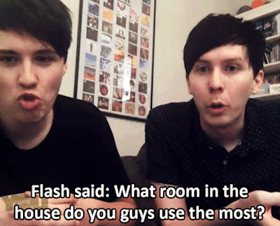 amazingemmaisonfire:  Am I the only one that caught this