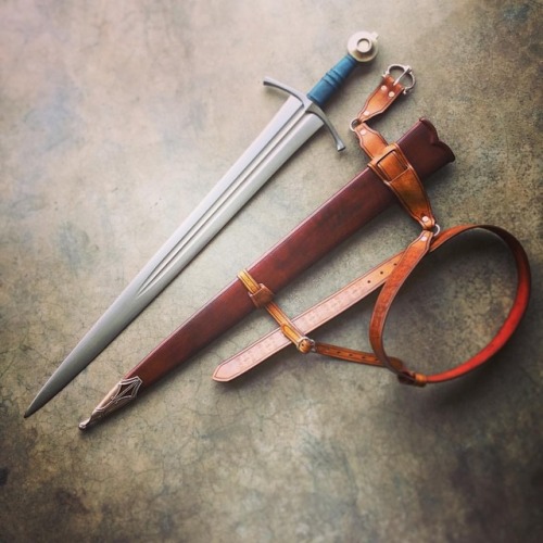 cfhiltsmith: Albion Sovereign with scabbard and belt. #medievalsword