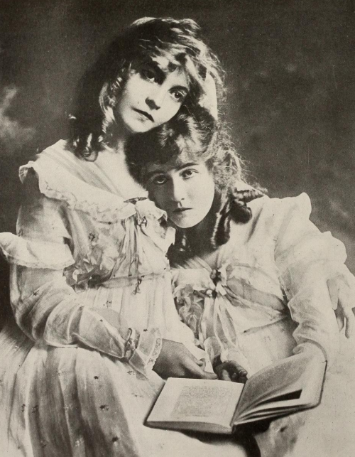 kylarose: Lillian and Dorothy Gish, 1917  I love that they actually turned up on my dash as I w