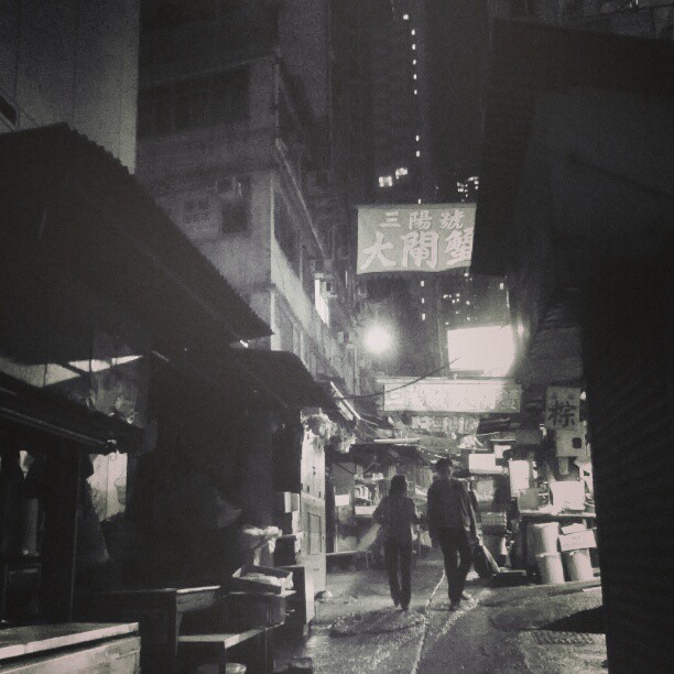pprodigal:  Strangers in the night.  #HongKong #China #igersbeijing #hkig #pictureoftheday