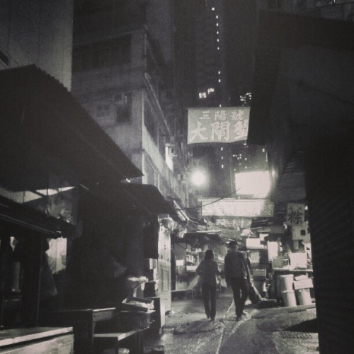 pprodigal:  Strangers in the night.  #HongKong #China #igersbeijing #hkig #pictureoftheday #picoftheday #bestoftheday #instamood #instaaaaah #streetphotography #monochrome #bw  (at Graham Street 嘉咸街)