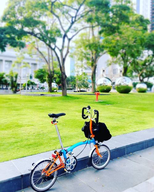 bromptonbcn:  Good morning! #bikecommuter #bromptonsingapore #mightyvelo #iluvbrompton #brompton by 