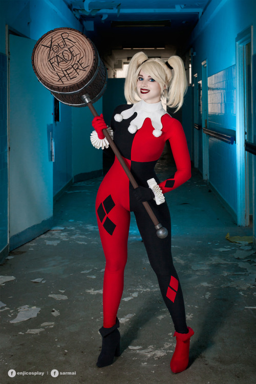 New cosplay photoshoot pictures! Enji Night as the Classic Harley Quinn.Photo: Sarmai