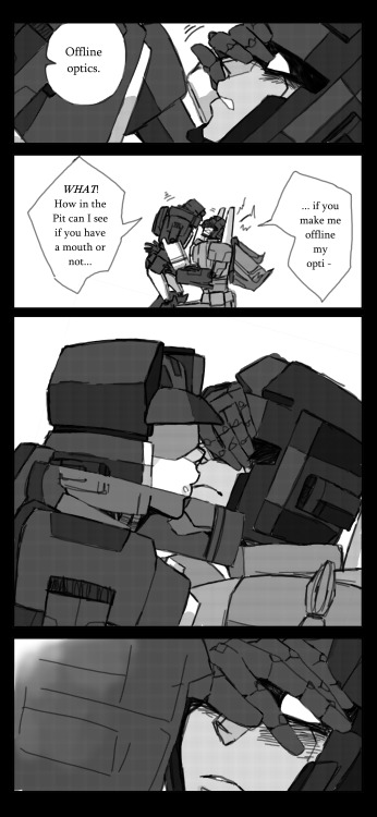 aquamarinedeath1408:  Thundercracker x Soundwave 