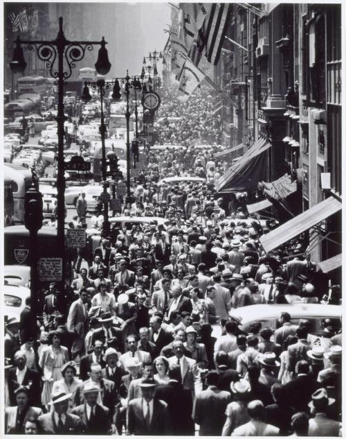 Two wonderful old visions of New York by photographer Andreas Feininger Midtown Manhattan, 1944 Midt