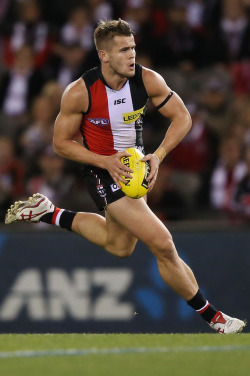 furry-boots:  roscoe66:  Maverick Weller of the St Kilda Saints  His legs are amazing