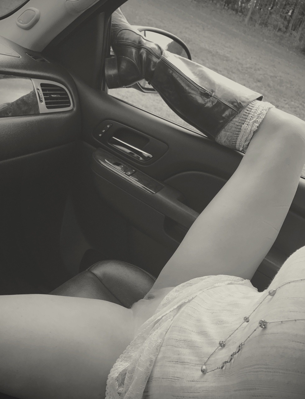roleplay531:  jackandallison2:  One more from the road trip.  Sexy road trips are
