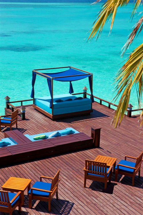 breathtakingdestinations:  Sheraton Maldives Full Moon Resort & Spa—Anchorage Bar - Maldives  (von Sheraton Hotels and Resorts)