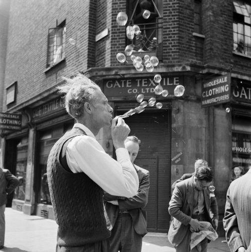 shihlun:  Cas Oorthuys, London, 1953. 