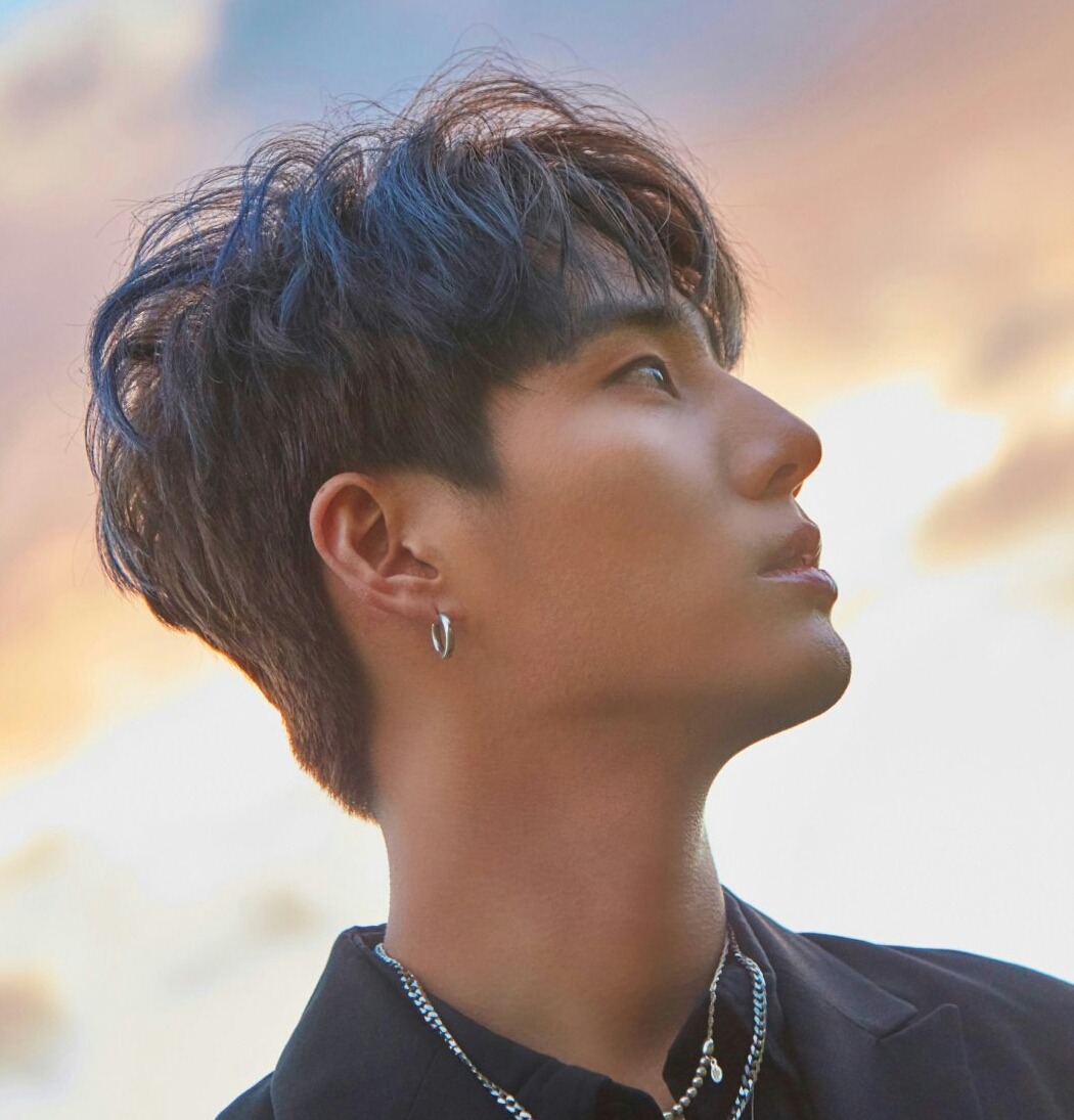 DAY6 DAILY — young k's side profile is an art😍
