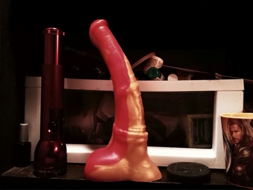 massive-dildos-huge-strapons:  “Chance The Stallion” dildo comes in Small, Medium, Large and Extra Large.  I Really, really need one for my asshole!  https://bad-dragon.com/products/chanceunflared