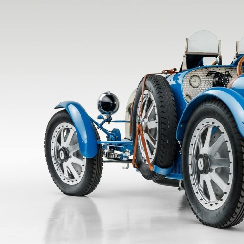 utwo:  1927 Bugatti Type35b© iamted7 adult photos