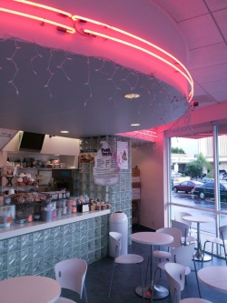 sleazeburger:  Beverly Hills FroYo 