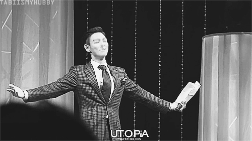 tabiismyhubby:  T.O.P.’s reaction after he read a letter in Nihongo and the fans applaud for him. 