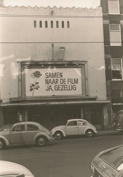 Lots of gezelligheid at the Oooster Theater, Amsterdam,1930