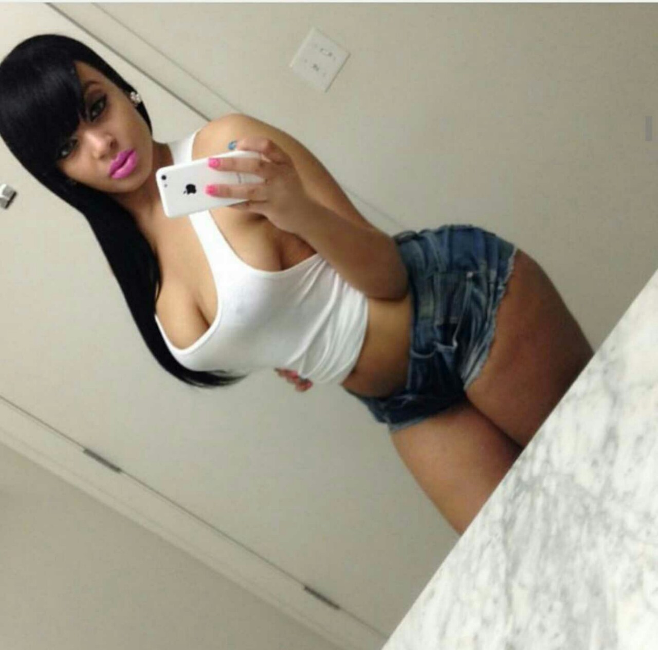 camphonechicks:  jazziedad:  Gorgeous Babe.. 😊💟💟      (via TumbleOn)