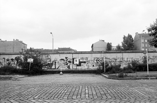 Berlin Bernauer Strasse 1986. The Berlin Wall crosses over the junction with Ruppiner Strasse.