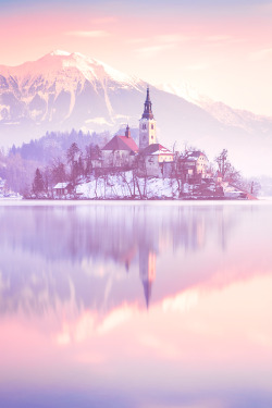 wavemotions:Colors of Bled