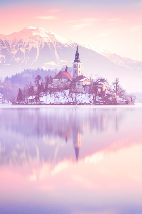 wavemotions:  Colors of Bled