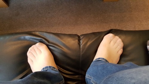 Nylon feet selfies at a friends home… He’s always horny when i’m around. His girlfriend hates 