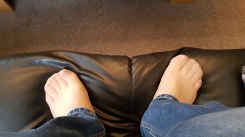 Nylon feet selfies at a friends home… Hes always horny when i’m around. His girlfriend hates me