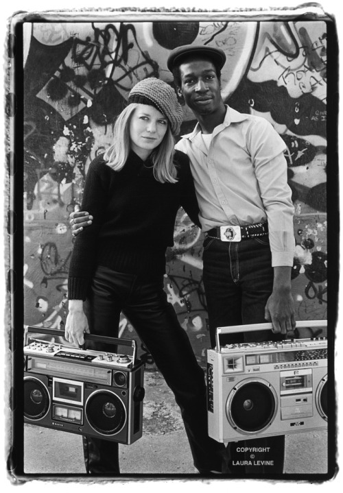 felorv3: nycnostalgia: Tina Weymouth of the Talking Heads and Grandmaster Flash, 1981