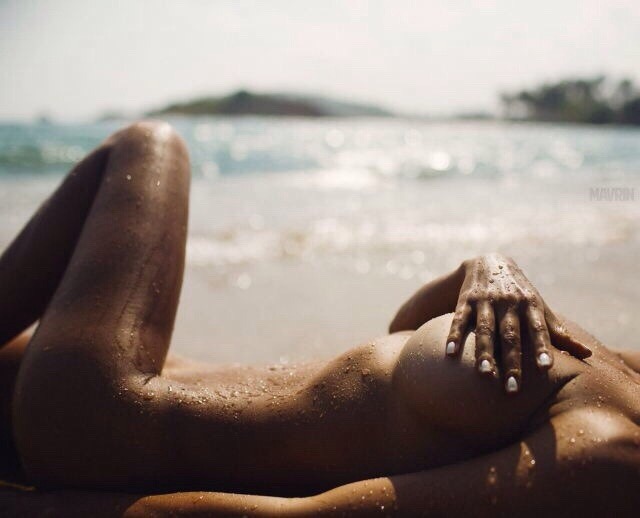 lovevanessa:  Buona giornata da lovevanessa __💋💋💋
