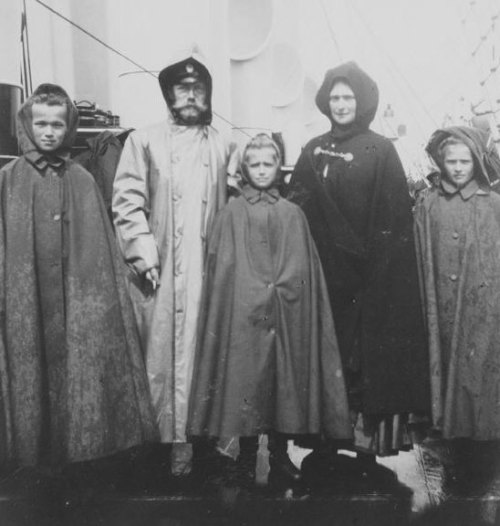 Empress Alexandra Feodorovna and Tsar Nicholas II with their children - Grand Duchesses Olga, Tatian