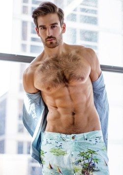 dnamagazine:  Hump day hotness continues