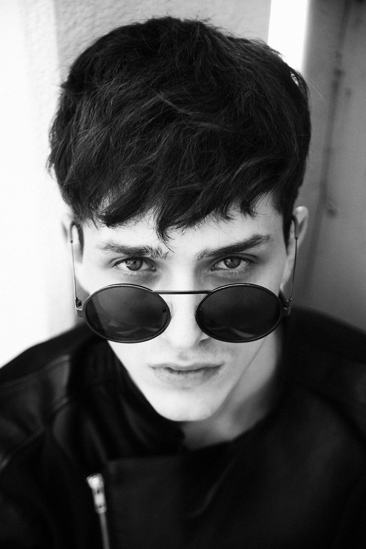 grabyourankles:  Martin Conte  for U+ Magazine by Ganzaro at Godiva Art Studio 