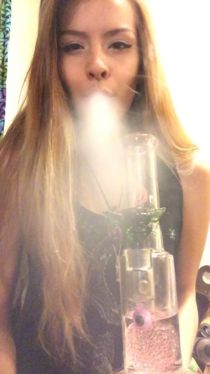 doobiedrewbie:  This got me baked as fuck. 👋😋💨
