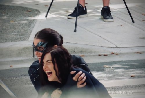 narraboths:Julie Gonzalo and Katie McGrath filming the Supergirl series finale (photo credit: luthor