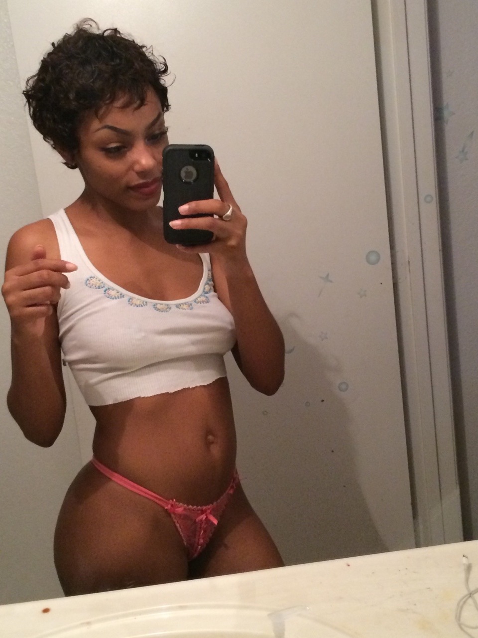 fluorescent-aura:  she like 5 foot 2 