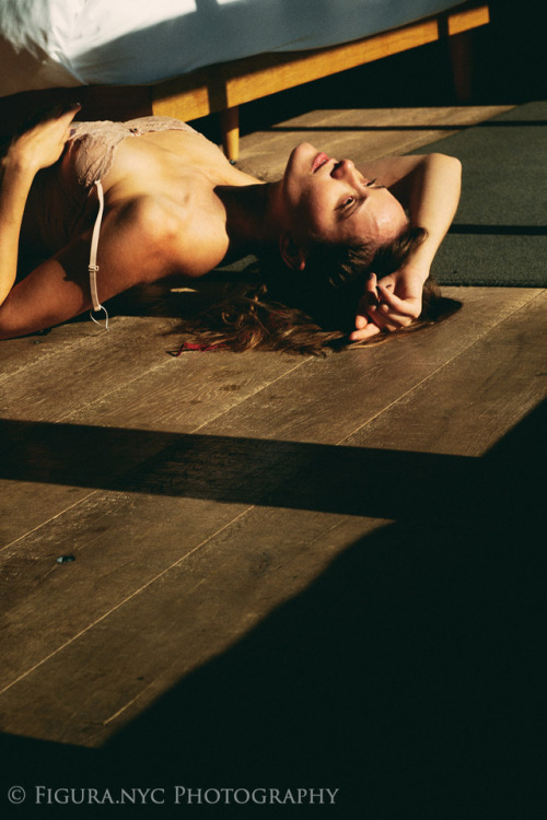 June St. Paul​ NYC 2018-10-23 Prints: figura.shop patreon | tumblr &copy; Figura Publishi