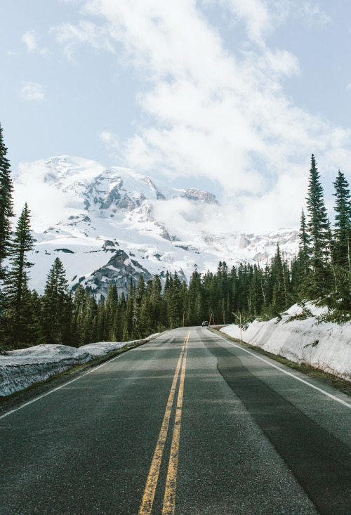 Mt. Rainier looking so beautiful! Photo by:  @alohacrabs​ | http://vincentcarabeo.com