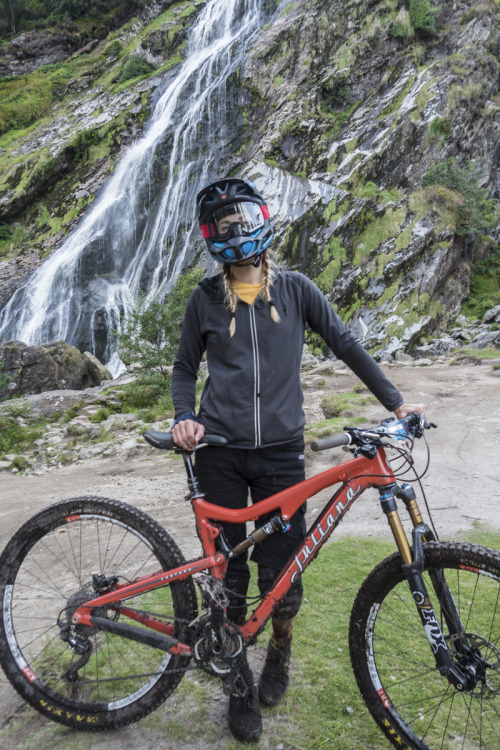 davewellbeloved: Gorgeous even in a full-face helmet (via MY FIRST ENDURO – THE BLUEGRASS ENDURO TOU