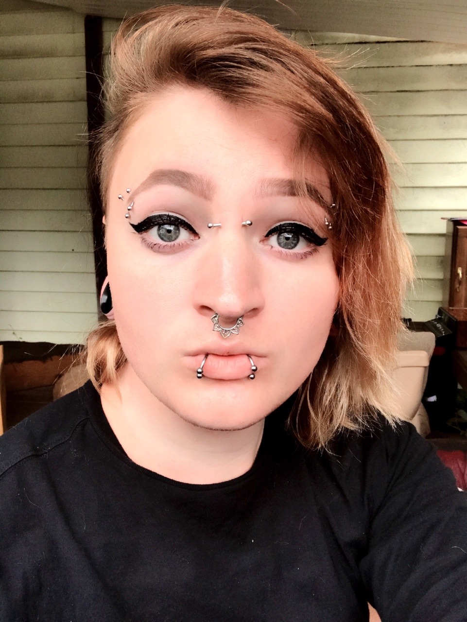 wreckmyshit:  saturnineacedia:  wreckmyshit:  Killing the makeup game today  how