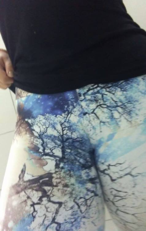 juliahotgirlfriendbitch: Namorado me faz ir pra faculdade todo dia sem calcinha e bem atoladinha! De
