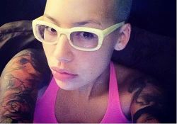 dalandofmilkandhoney:  Amber Rose