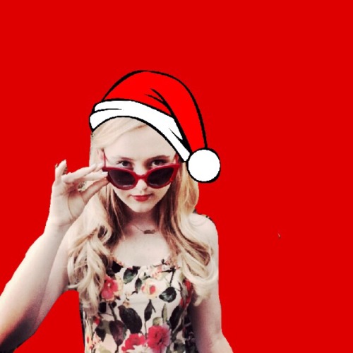 kathryn newton + felicia day christmas icons.please like or reblog, if using or saving.