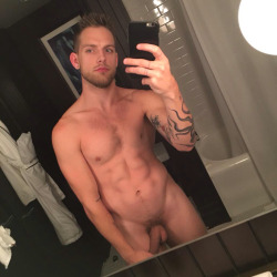 guyswithiphones-nude:  Tayte Hanson http://ift.tt/1bHkUpB