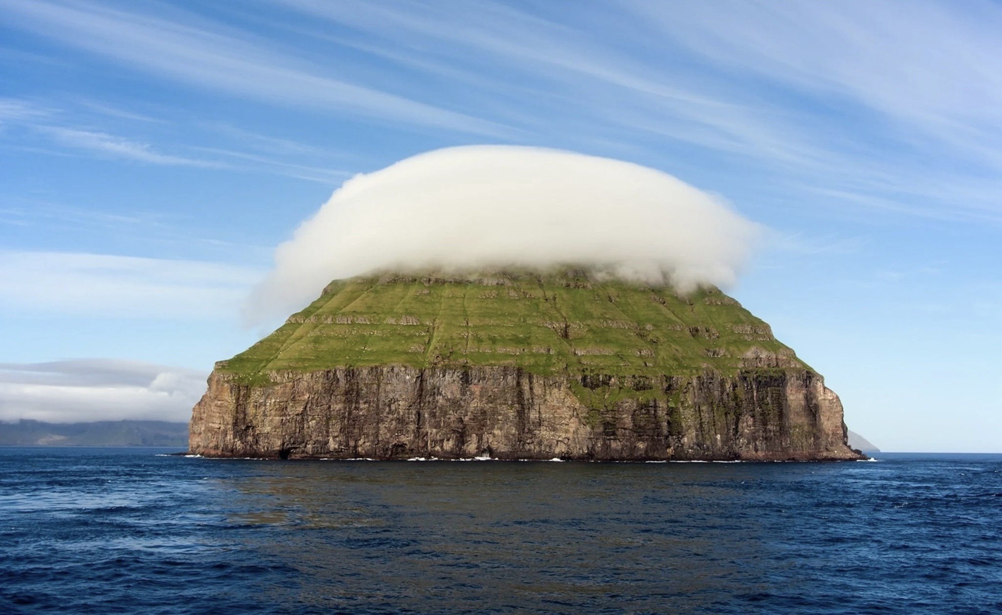 synqra:Lítla Dímun is a small, uninhabited island in the Faroe Islands, which is often covered by a cloud of its own.