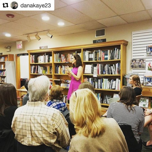 #Repost @danakaye23 with @repostapp ・・・ @dr.alexandra.solomon talking to a full crowd about Loving B