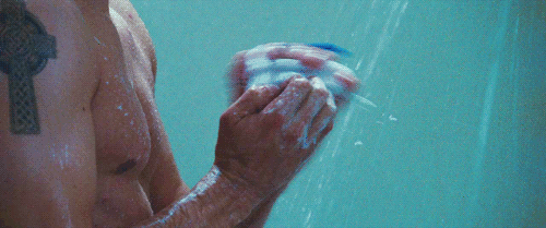 darya-f:  Jeremy Renner. The Town Jem in the shower 