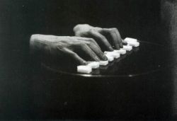 helloagauniverse:    Man Ray, Les Mains d'Antonin Artud,1922  