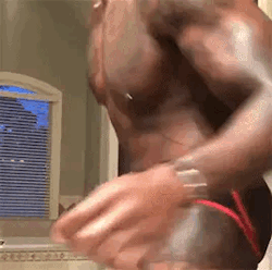 lamarworld1:Ray Edwards bulge &amp; cakes