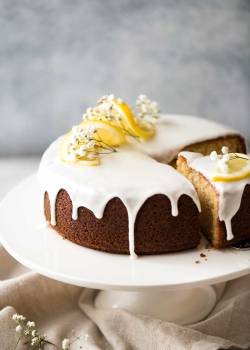 fullcravings:  Glazed Lemon Cake